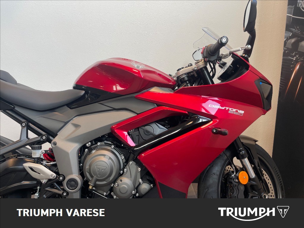 TRIUMPH Daytona 660 Abs
