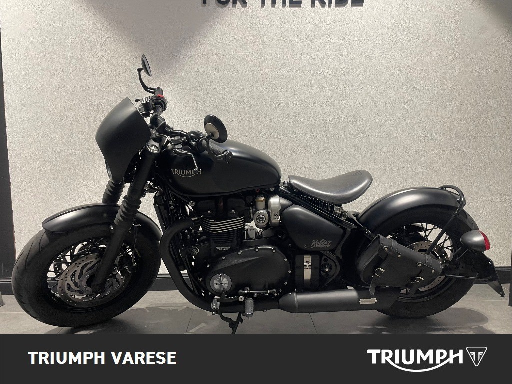 TRIUMPH Bonneville 1200 Bobber Black E4