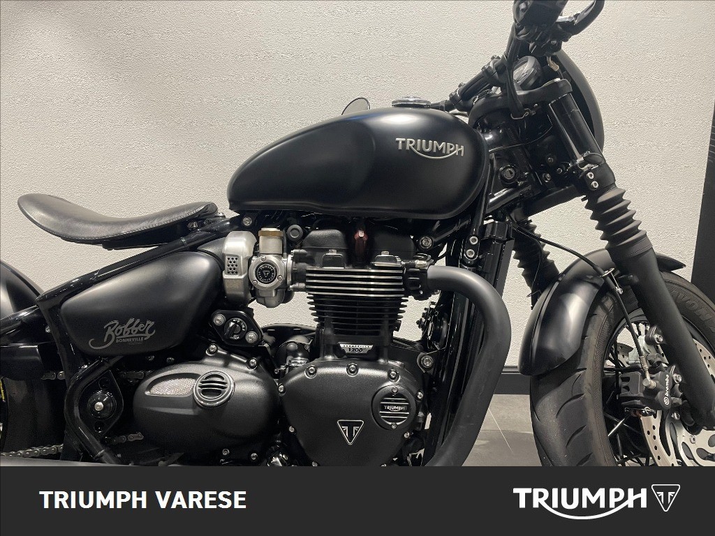 TRIUMPH Bonneville 1200 Bobber Black E4