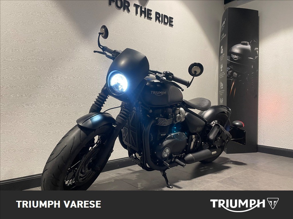 TRIUMPH Bonneville 1200 Bobber Black E4