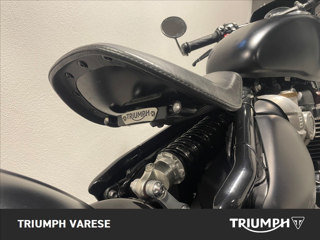 TRIUMPH Bonneville 1200 Bobber Black E4